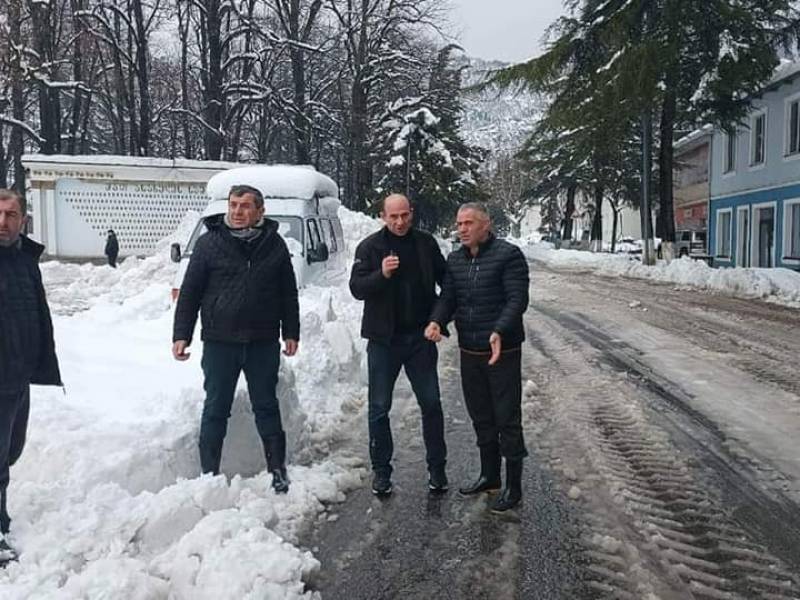 ცაგერის მუნიციპალიტეტში, სხვადასხვა დაწესებულებების თანამშრომლების მიერ, ინტენსიურად...